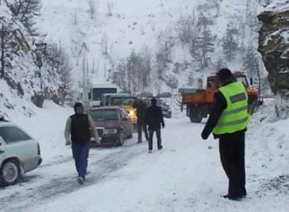 Reshje DËBORE dhe PËRMBYTJE? Çfarë parashikojnë meteorologët për fundjavën (HARTA)