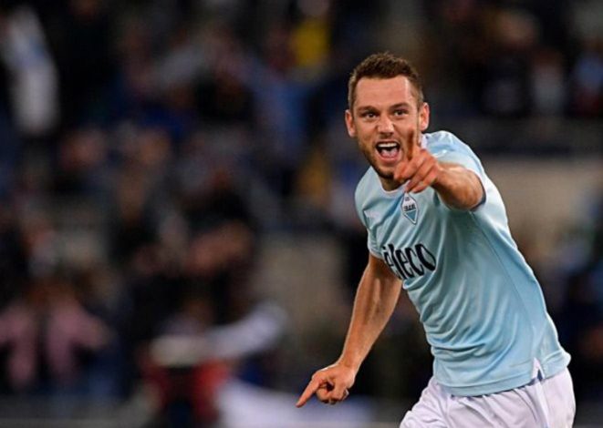 Te Lazio e pranojnë; De Vrij drejt Interit, por… ka konkurrencë