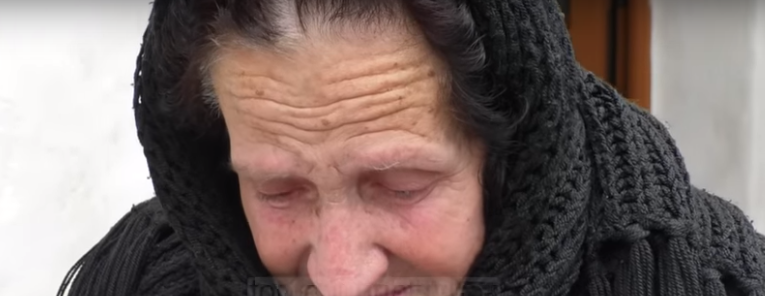 E VETME, pa drita dhe ilaçe/ 70-vjeçarja jeton me lëmoshën e fqinjëve: Nuk jetoj dot më… (VIDEO)
