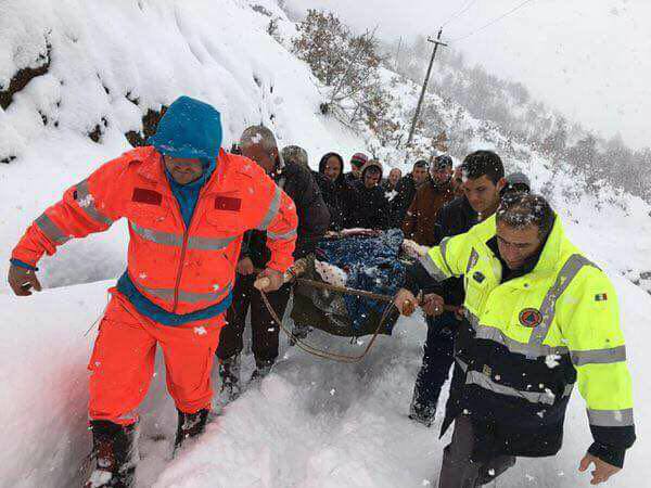 DËBORA/ Ministria e Shëndetësisë në gatishmëri/ Shpëtohen 2 gra në Shalë të Shkodrës (FOTO)