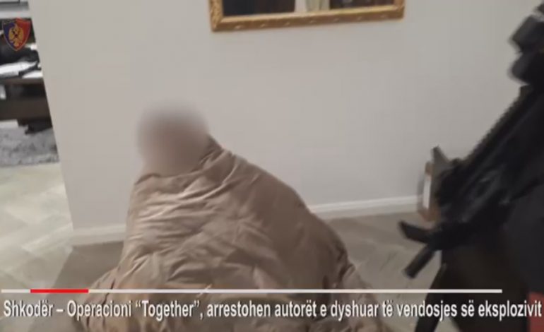 VIDEO/ Si i ulin në gjunjë RENEA dhe FNSH atentatorët e “të fortit” të Shkodrës. Momenti i arrestimit