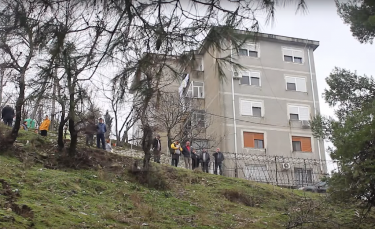 GJIROKASTËR/ Pallati 8 katësh nuk rrezikon shembjen. Rikthehen 25 familjet (DOKUMENTI)