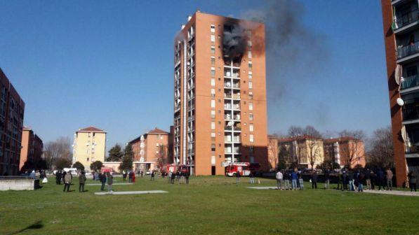 Zjarr në një pallat në Milano, 11 të intoksikuar. Në gjendje të rëndë një fëmijë 10 vjeç
