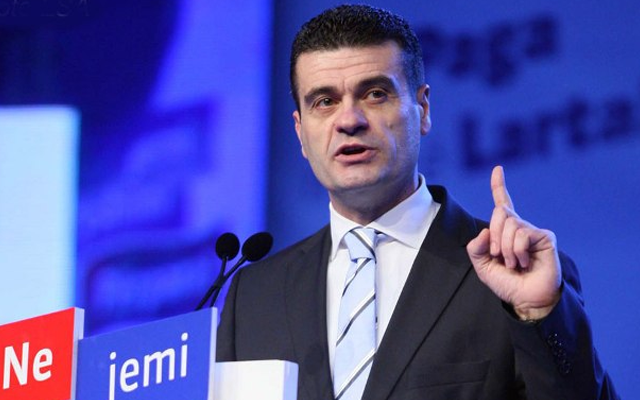 Mosreagimi për PAGAT e pedagogëve/ Patozi: Lulzim Basha fundjavat i ka të shenjta se shkon…