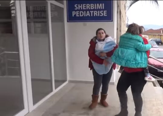 “ÇMENDURIA E VIROZAVE”/ Alarm në PEDIATRINË e Elbasanit, flet mjekja: 200 raste në ditë