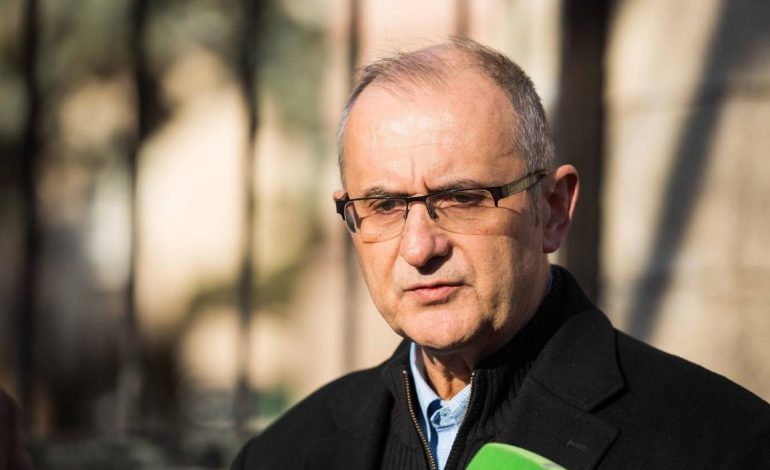 RRUGA E KOMBIT/ Thirrja e Petrit Vasilit: Refuzojeni! Jeni në të drejtën tuaj…