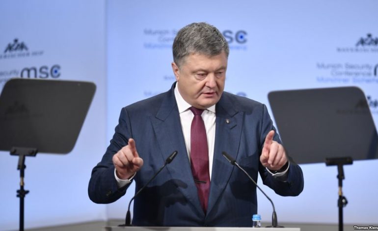Presidenti Ukrainës, Poroshenko do të dëshmojë në gjykimin për tradhti të Yanukovychit