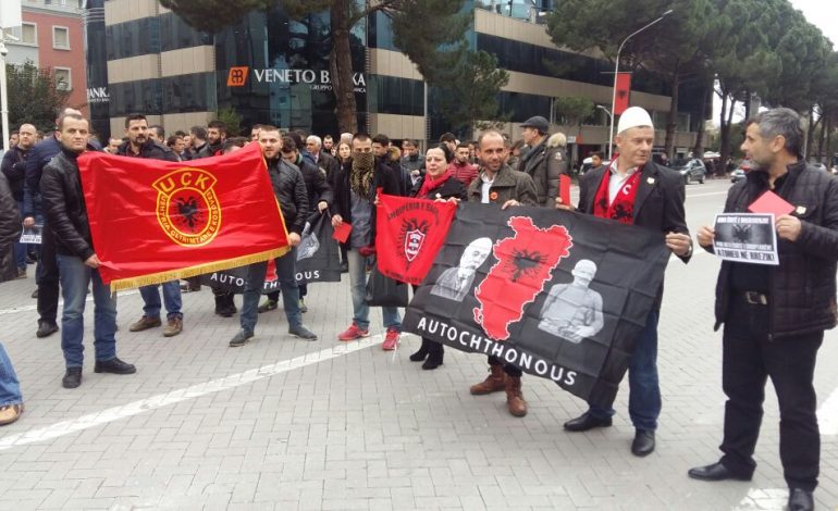 MARRËVESHJA ME GREQINË/ Protesta PËRAPARA Kryeministrisë. Ja çfarë po ndodh (FOTO+VIDEO)