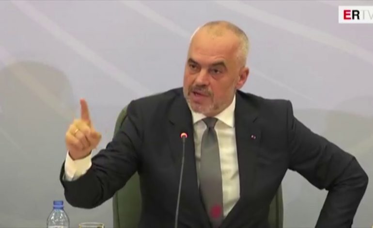 “GAFA E KRYEMINISTRIT”/ Postimi i fundit që shkaktoi lumë komentesh dhe të qeshurash (FOTO)