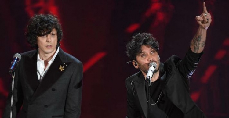 SANREMO 2018/ Ermal Meta dhe Fabrizio Moro “rrëmbejnë” çmimin e PUBLIKUT