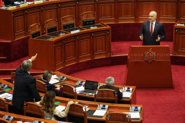 REPLIKAT NË KUVEND/ Nga syneti, rakia e Dash Shehit, kokaina, deri tek tradhtia me Greqinë!