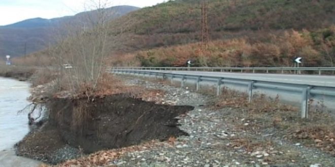 DELVINË/ Me TETË FËMIJË, Mustafai tregon tmerrin e natës: Erdhi dheu dhe gati na fshiu