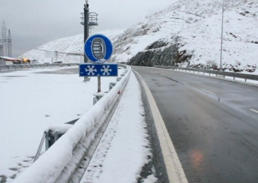 Reshje bore në Kukës, vështirësi qarkullimi për automjetet (VIDEO)
