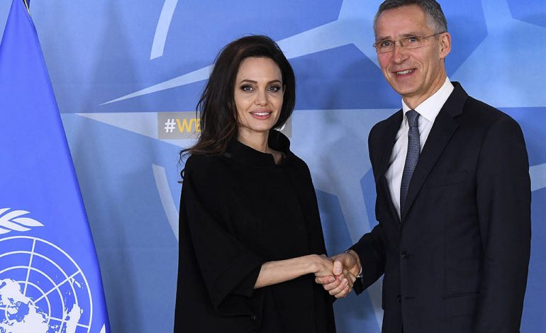 Angelina Jolie apel NATO-S: Ndalni dhunën seksuale të grave në zonat e luftës