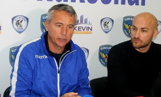 Pacult: Mos kërkoni mrekullira, e harruat vitin e parë të Guardiola-s