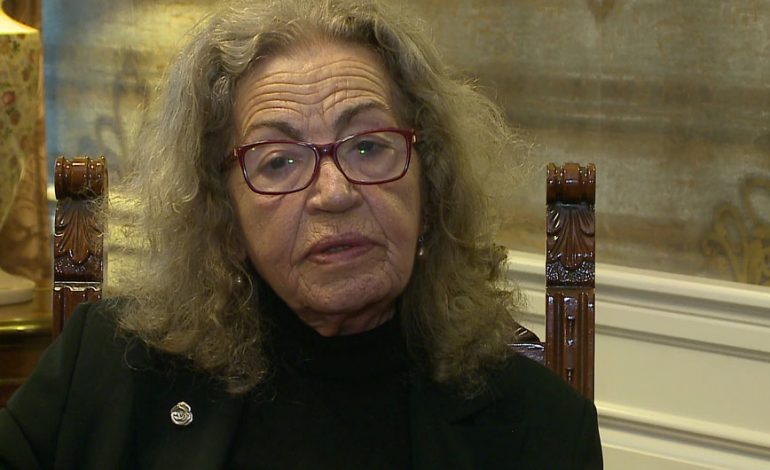 Një vit pa Dritëroin/ Sadije Agolli: Çdo ditë e kaloj me dorëshkrimet e tij