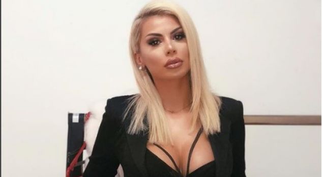 Luana Vjollca mahnit me fustan të bardhë, zbulon të ftuarit e rradhës në emision