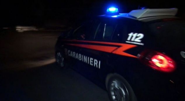 Grupet shqiptare sherr në mes të Italisë… për një vajzë