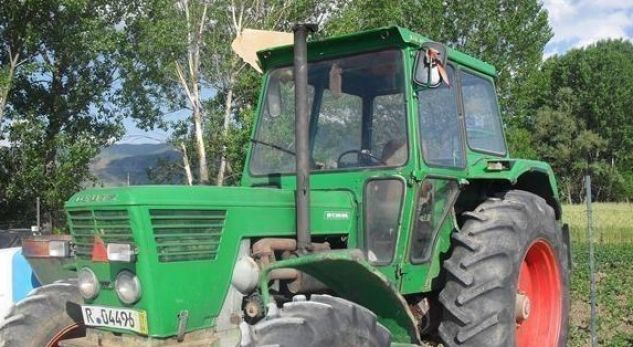 Traktoristi korçar merr në “qafë” veten. I del jashtë kontrollit mjeti dhe përfundon …