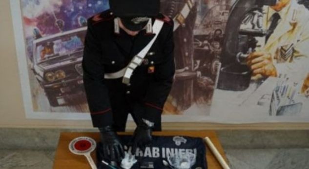 Policia ndjek trafikantin shqiptar të drogës, por në fund e ndalon surprizohet nga të qarat!
