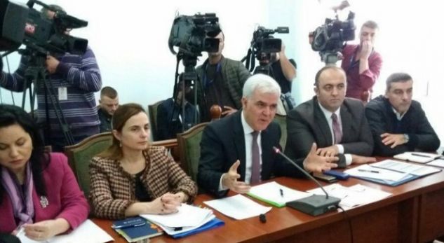 Priten debate të ashpra! Xhafaj shkon në Kryesinë e Kuvendit për “VETTINGUN” në POLICI