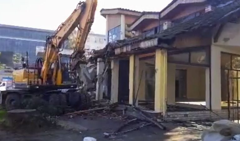 REHABILITIMI I GJANICËS/ IKMT do shembë me tritol dy ndërtesa në Fier (VIDEO)