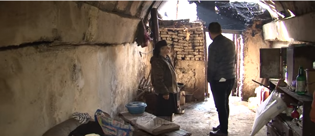 “PO VDES PËR BUKË!”/ Gruaja në Shkodër që jeton në TUNEL bën thirrjen që të këput shpirtin (VIDEO)