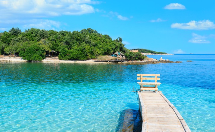 Plazhet mahnitëse/ Media britanike përzgjedh pikat turistike të bregdetit shqiptarë