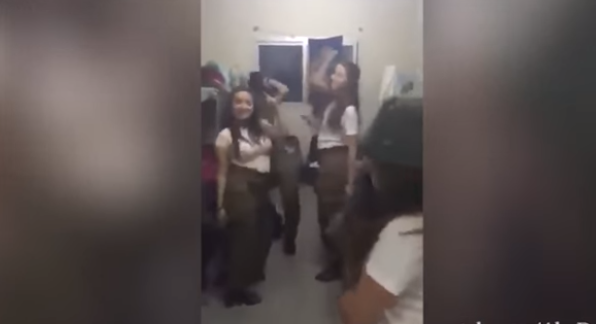 “Çmenden” vajzat nga loja e re në Facebook, sfida “Kënaqësia” i tërboi fare (VIDEO)