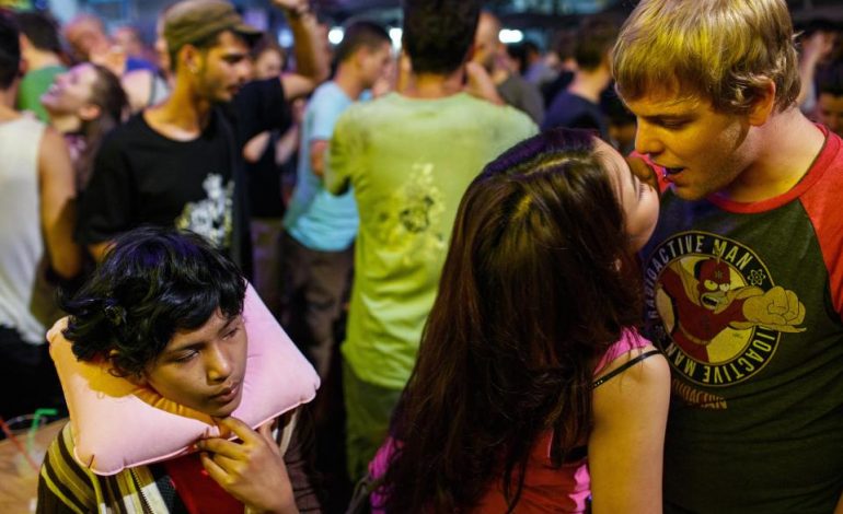 Alkool, orgji, banalitete… ja çmenduritë e turistëve britanikë në Tajlandë
