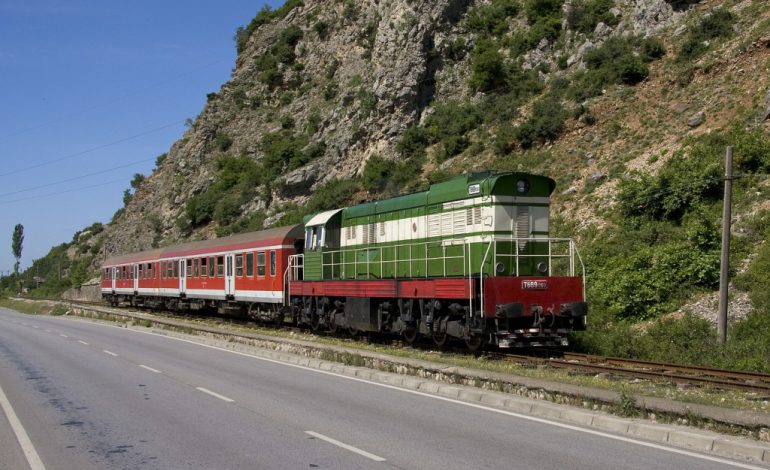 SKANDAL NË ELBASAN: Shpërdorohet fondi i qeverisë për hekurudhat, i përfshirë Shefi Rajonal (FOTO)
