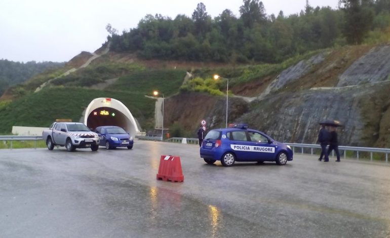 Aksident masiv në autostradën Tiranë-Elbasan/ 9 automjete janë…
