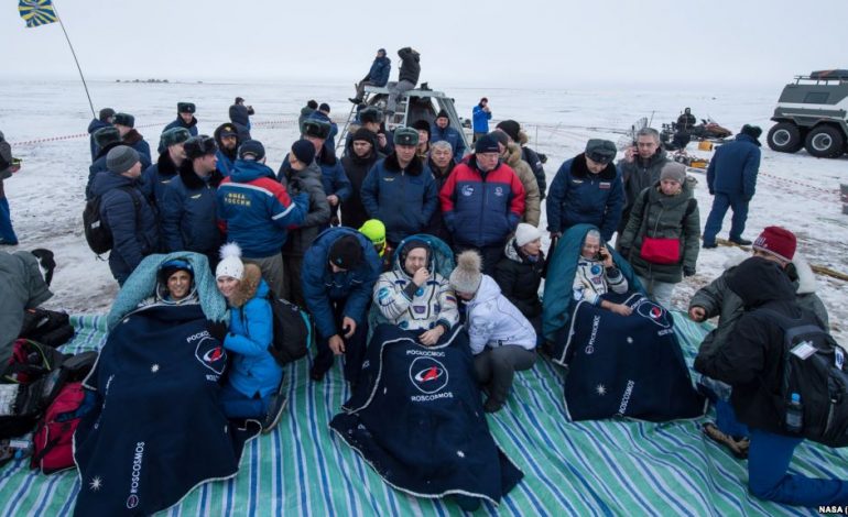 Tre astronautë kthehen në Tokë pas gjashtë muajve të misionit në Gjithësi
