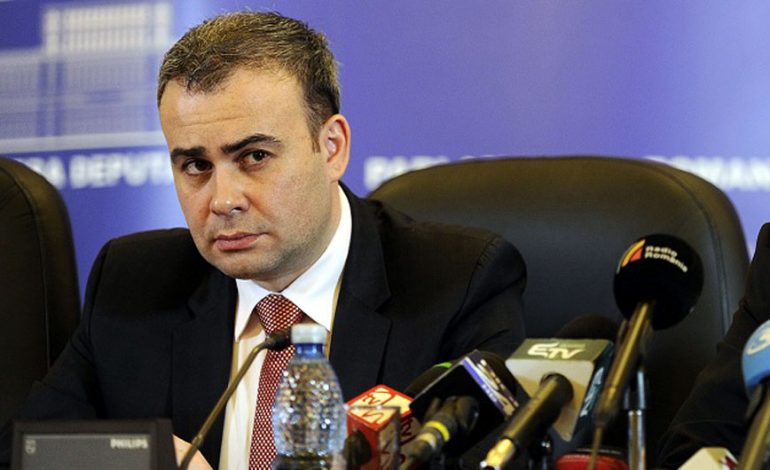 Shufra ari dhe 1 mln euro piktura në banesë! Ish-ministri rumun dënohet me 8 vite burg