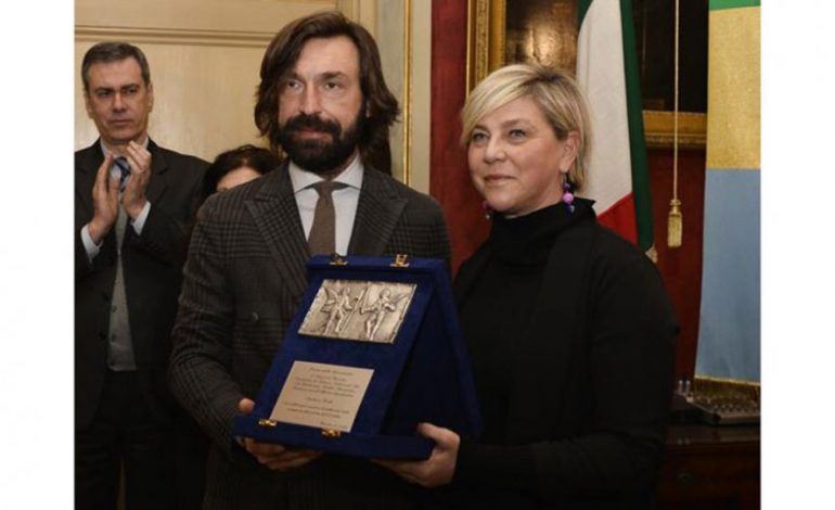 Andrea Pirlo nderohet me çmim special