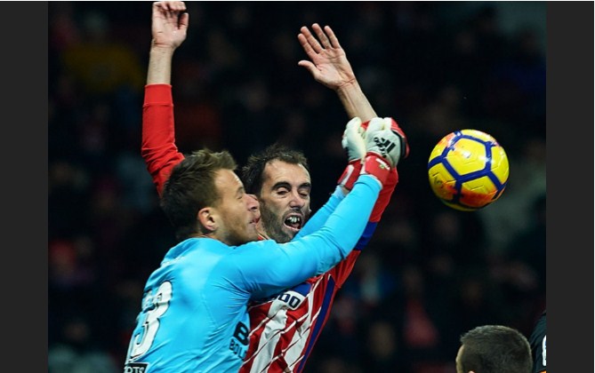 Përplasja ‘horror’ me portierin e Valencias, Diego Godin humbet disa dhëmbë