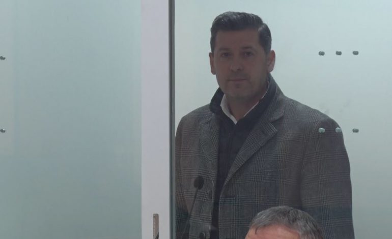 Rifillon seanca ndaj ish-kreut të rrugëve/ Mediat jashtë sallës. Prokurorja: Kemi dokumente sekrete (VIDEO)