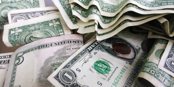 SHBA/ CIA përgënjestron t’i ketë paguar 100 000 dollarë një shtetasi rus