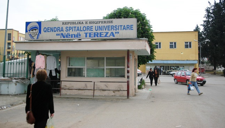 Dyshohet se 13 vjeçarja ndërroi jetë nga fruthi, flet mjekja: Edhe e motra në gjendje të rëndë
