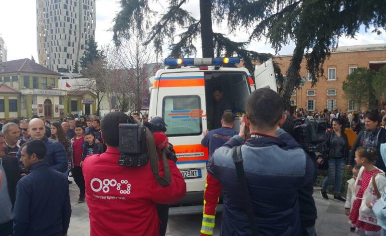FOTO/ Dita e Verës në Tiranë, ndodh incidenti i parë. Një person tetraplegjik…