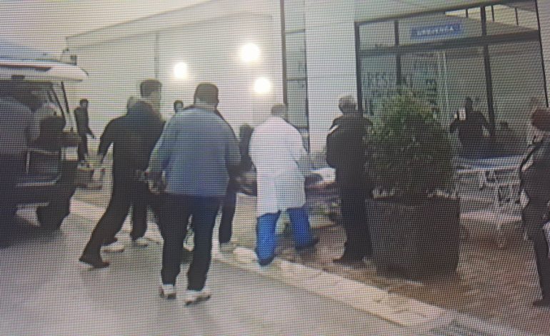 DALIN PAMJET/ Aksidenti me nxënës në SKRAPAR, si u përmbys autobusi i vjetër (VIDEO)