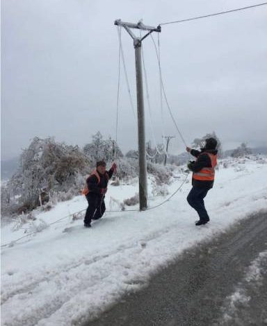 Reshjet e dëborës, OSHEE shton staf për të riparuar dëmet e shkaktuar në rrjet