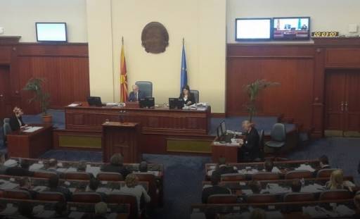 MAQEDONI/ Mes shumë tensioneve, Kuvendi miraton ligjin për gjuhën shqipe, me 64 vot pro