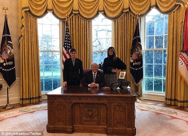 Masakra në Florida/ Një nga nxënësit që i mbijetoi sulmit takohet me çiftin presidencial