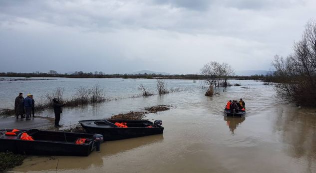 PERMBYTJET/ Përkeqësohet situata nga moti, në Durrës pezullohet mësimi, Shkodra në emergjencë