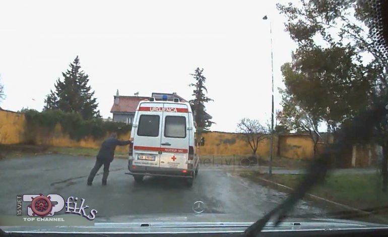 INVESTIGIMI/ Si vdiq shoqëruesi i pacientes në autoambulancë pas aksidentit