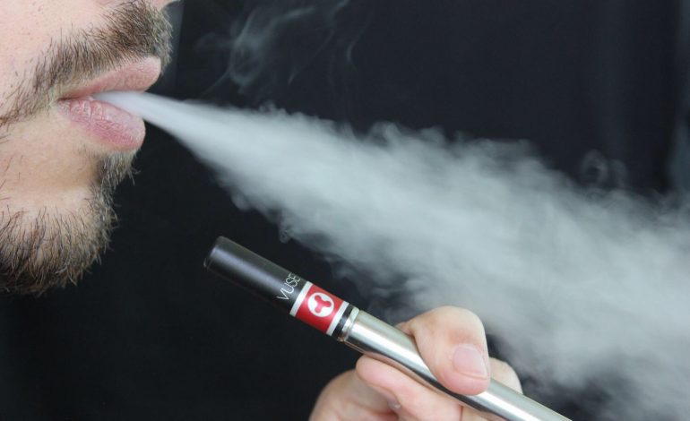 Cigaret elektronike: Adoleshentët nuk duhet t’i përdorin ato