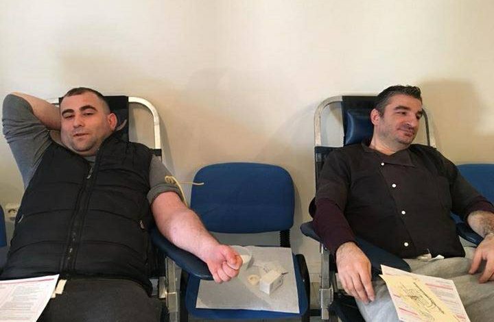 Shqiptarët dhurojnë gjak në Greqi, për bashkatdhetarët që kurohen në spitalet e vendit fqinj (FOTO)