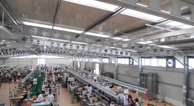 Zbulohet një rast me fruth në fabrikën në Durrës/ Vaksinohen 400 punëtorët e tjerë