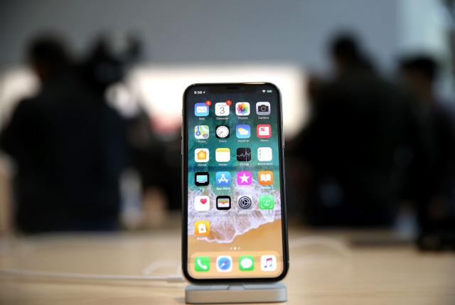 Pse besnikët e pajisjeve iPhone po shmangin iPhone X?